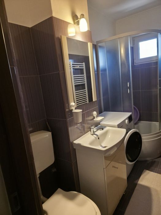 Închiriez apartament