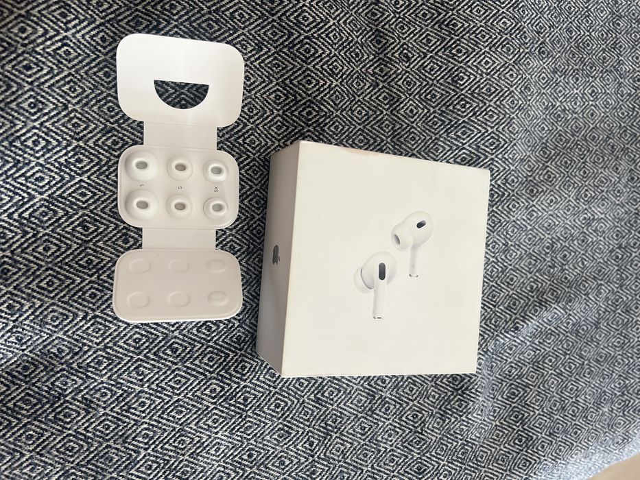 Продам AirPods Pro 2 (USB-C) — полный комплект