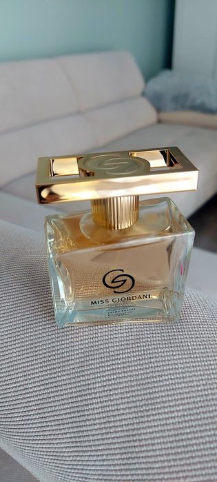 Apa de parfum Miss Giordani