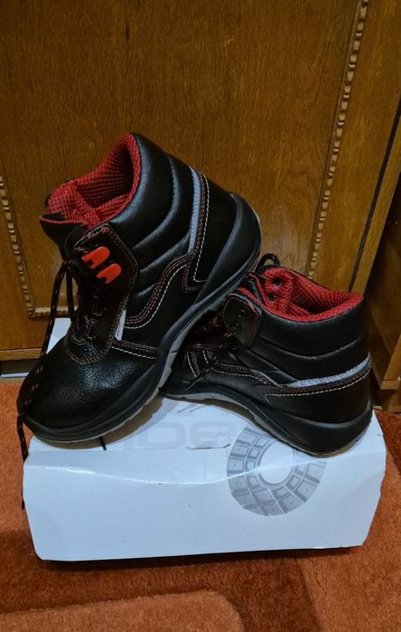 Bocanci cu bombeu metalic