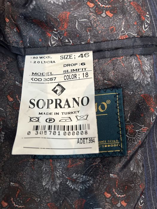 Костьюм двухбортный  одевал один раз