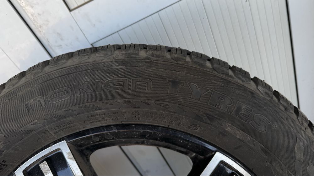 продается комплект шины с дисками 235/60 R18