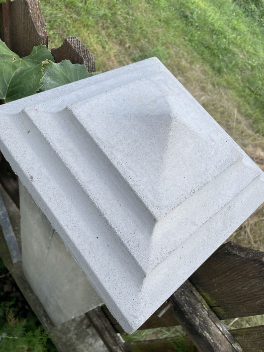 Capace pentru stalpi de gard