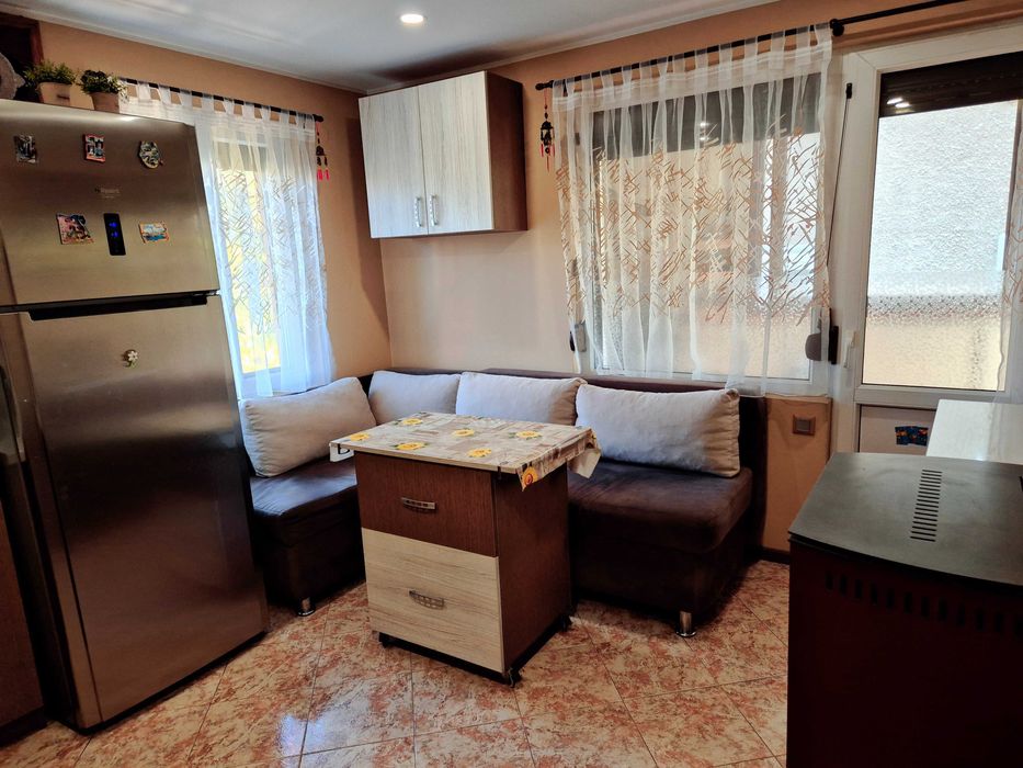 Продава се Тристаен апартамент в Дупница - 72 кв.м за 652 €/кв.м - Снимка #1
