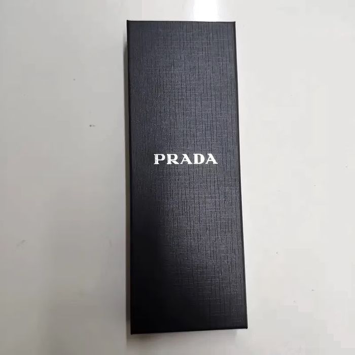 Галстук Prada     .