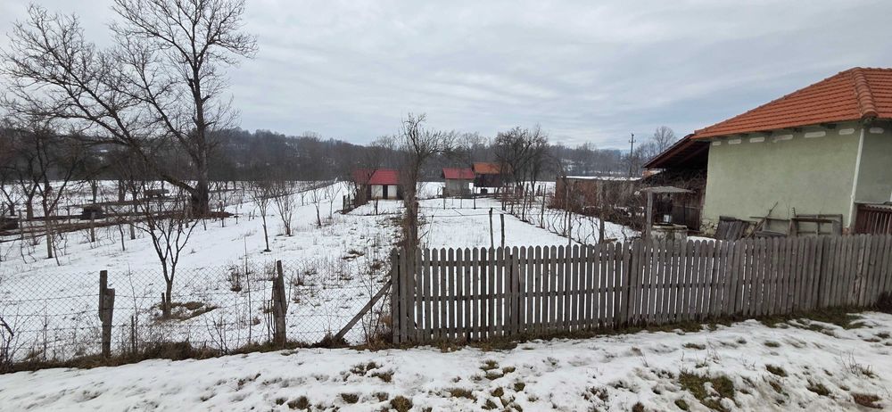 Vând sau schimb teren+casa , cu apartament sau spațiu comerical