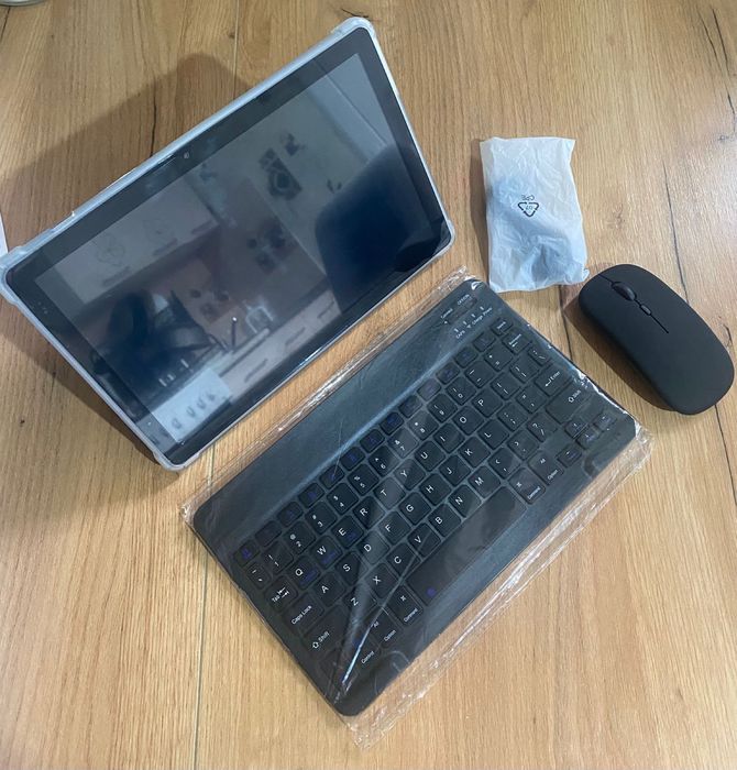 Продаю планшет TAB 10 Pro (M10) с аксессуарами — почти новый