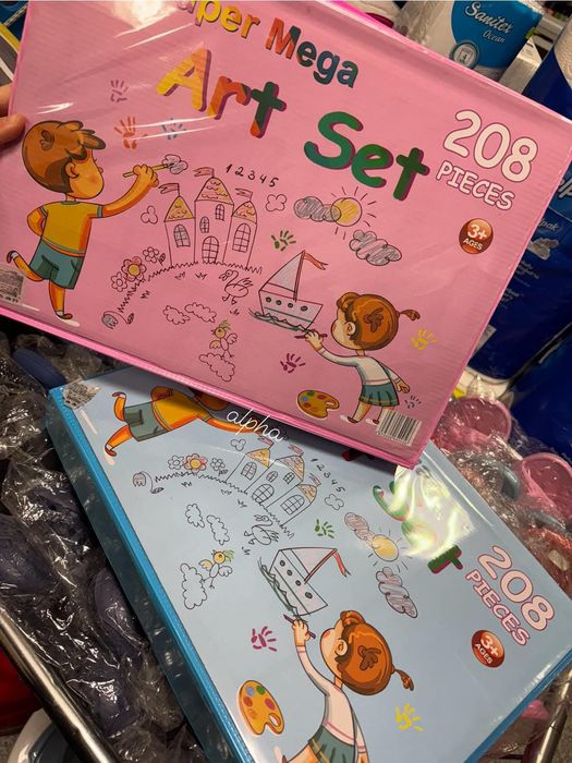 Детски комплект за рисуване в куфар от 208 части