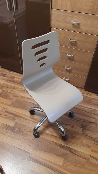 Ергономичен стол за детско бюро