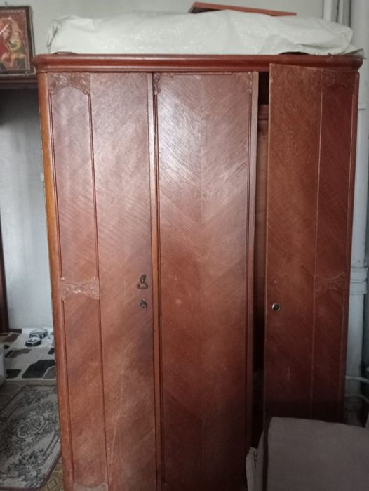 Продам шкаф советский