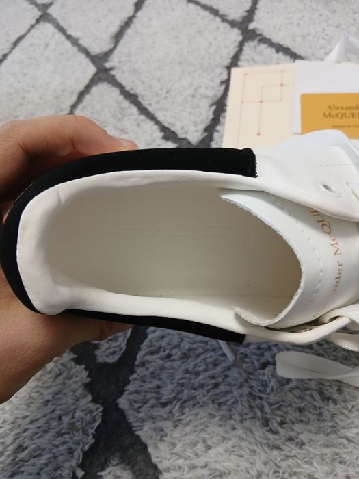 Vand Alexander McQueen