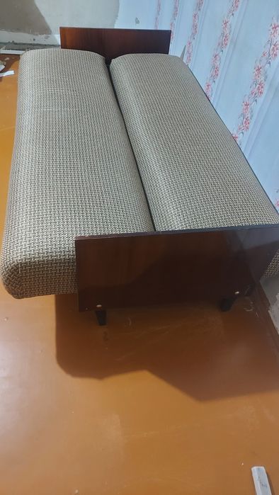 Отдам бесплатно диван б/у