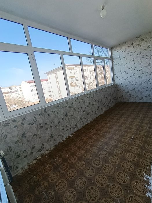 1 хона 2 хона килинган 3 этажда квартира сотилади