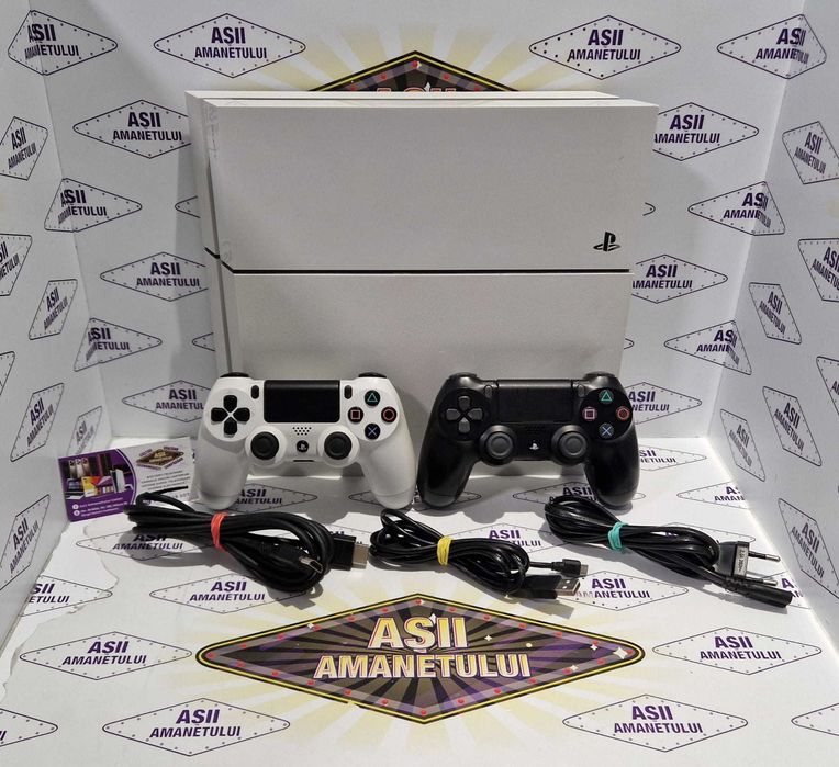 Asii Amanetului - Consolă PlayStation 4 (PS4) Fat Alba, model CUH-1116A cu 2 manse, cablu HDMI, cablu alimentare PS si 2 cabluri manse