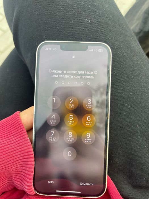 iPhone 13 в хорошем состоянии
