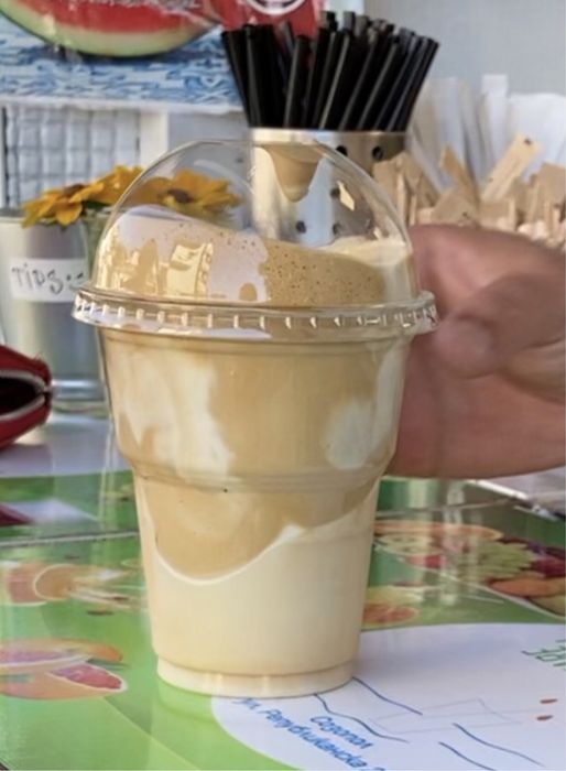 Продавам чаши и шишета за фреш, фрапе, от 500 мл и 300 мл