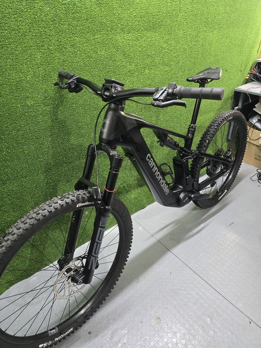 Карбонов Cannondale Moterra 2 (2026) е висок клас електрически ендуро велосипед (e-MTB)
