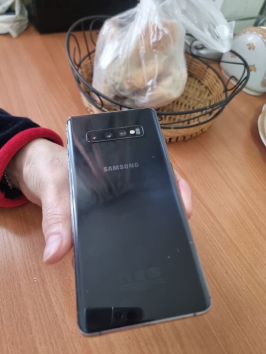 Продам самсунг с10+