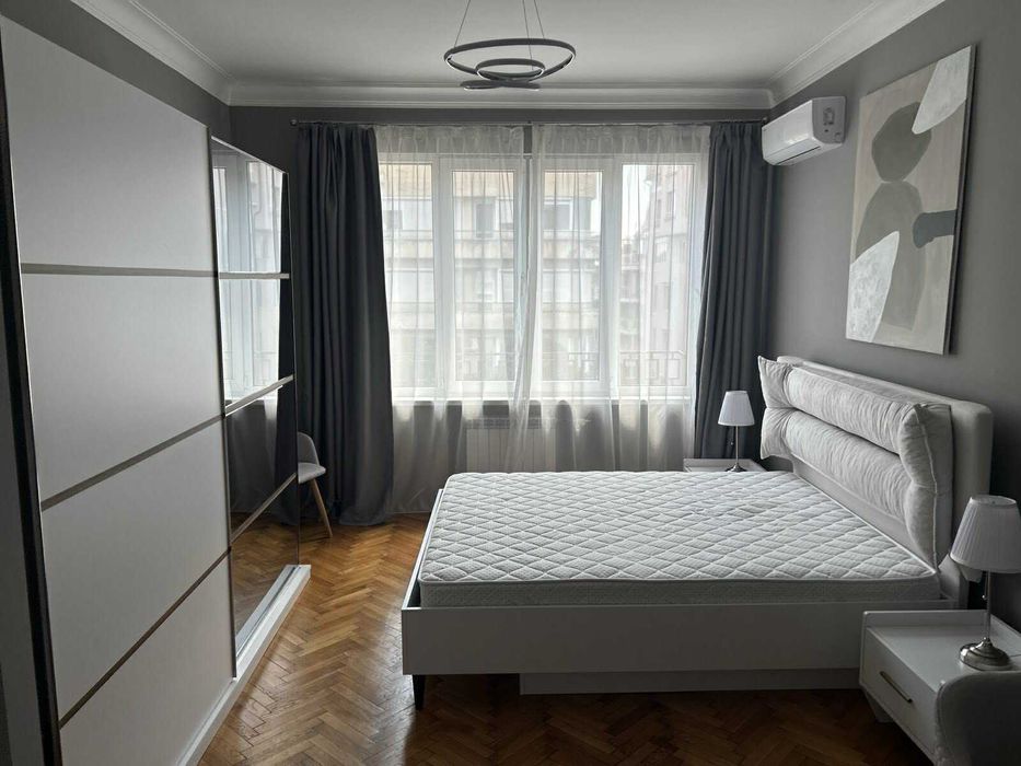 Дава се под наем Тристаен апартамент в София, Център - 120 кв.м за 1500 € - Снимка #3