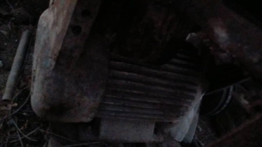 Drabilka Yem tegirmon sotiladi ishlab turibdi turli xildagi donlarni c