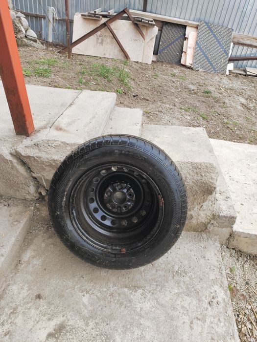 Продам запаску с диском  205/65R15