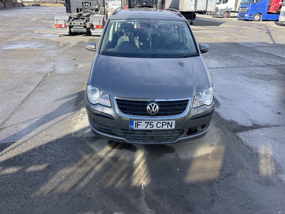 Dezmembrez wv touran 2009