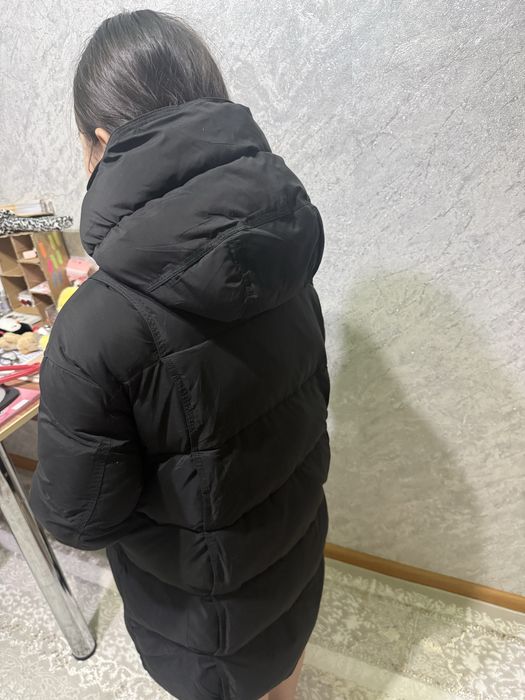 Продам зимнюю куртку для девочек
