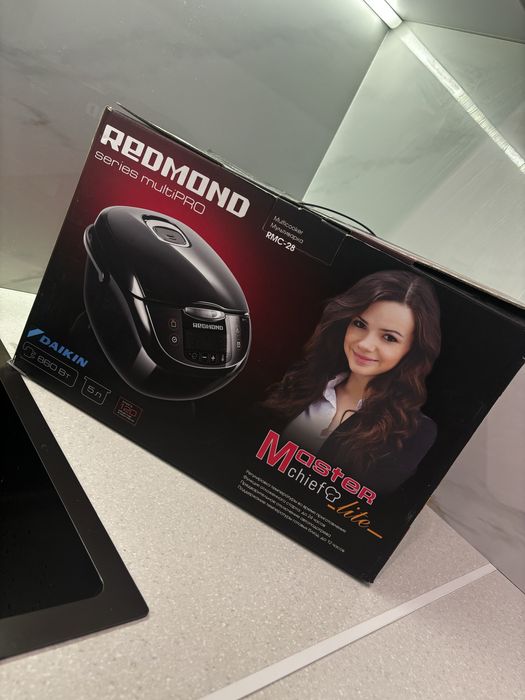 Мультиварка Redmond RMC-28