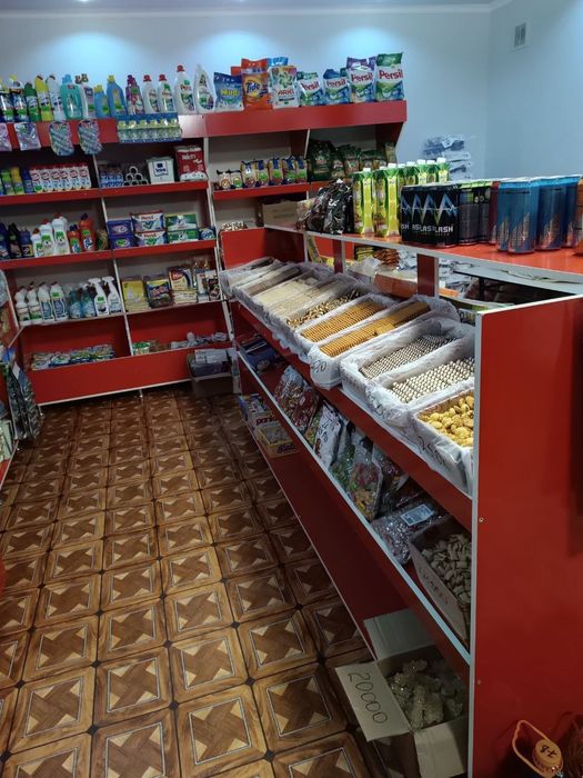 Magazin polkalari sotiladi