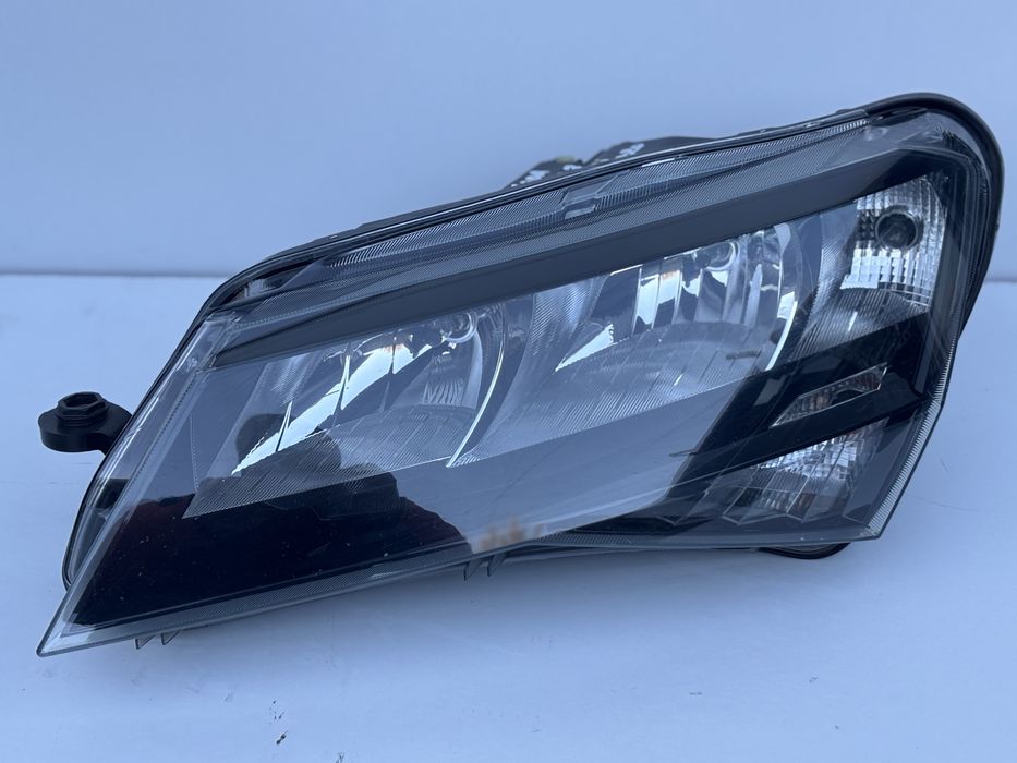 Far st /dr  Skoda Superb 3 2015-2020