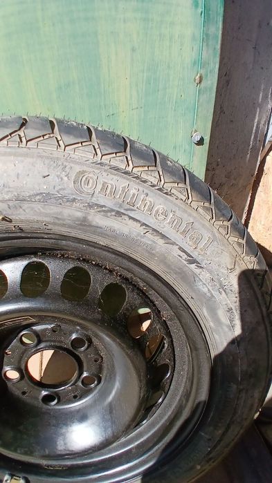 2 броя гуми 195/65 R15 с нови джанти
