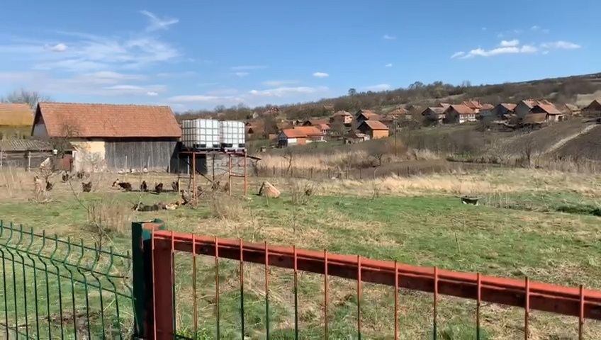 Cabana și Teren Generos în localitatea Hening