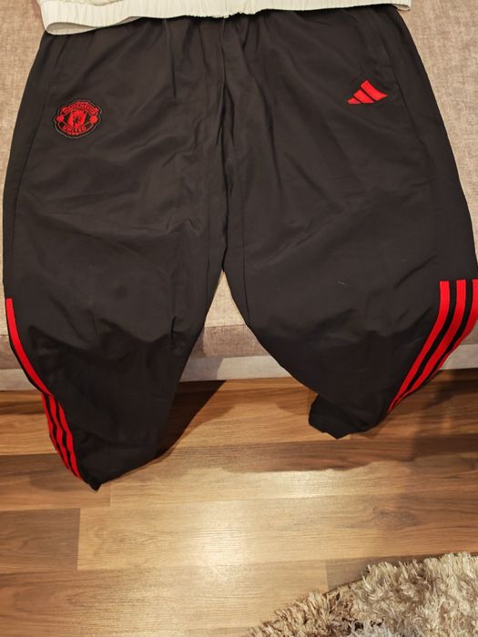 Trening Adidas original și tricou cu semnături