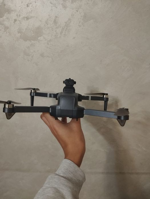 Дрон с камерами супер новый..