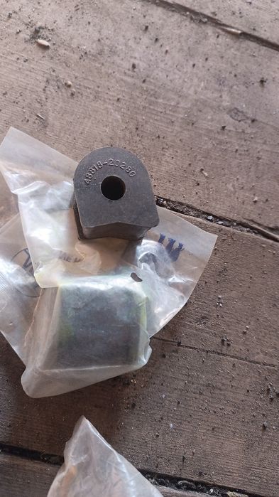 Запчасти на Тойота Карина Е