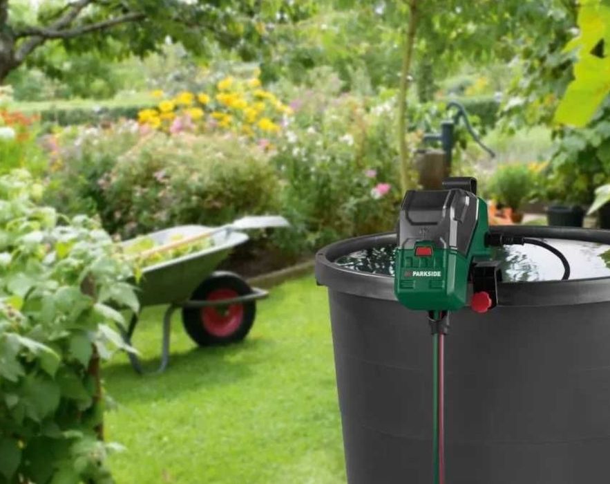 Pompa apa  Parkside cu acumulator și incarcator