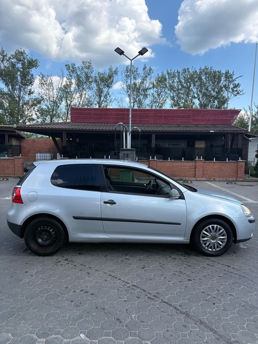 Vand 2 Golf 5 1.6 benzina si 1.9 diesel