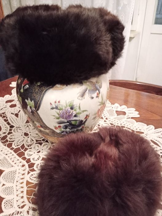 Caciuli de blana naturala , iepure .