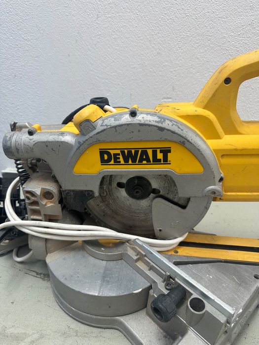 Fierastrau circular stationar DeWALT DWS777 – 1800W – disc 216 mm