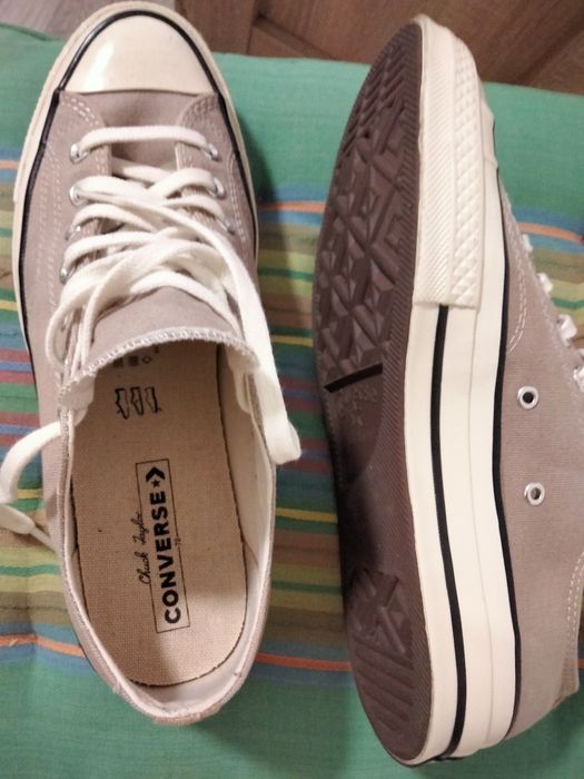 Converse la 130 lei.