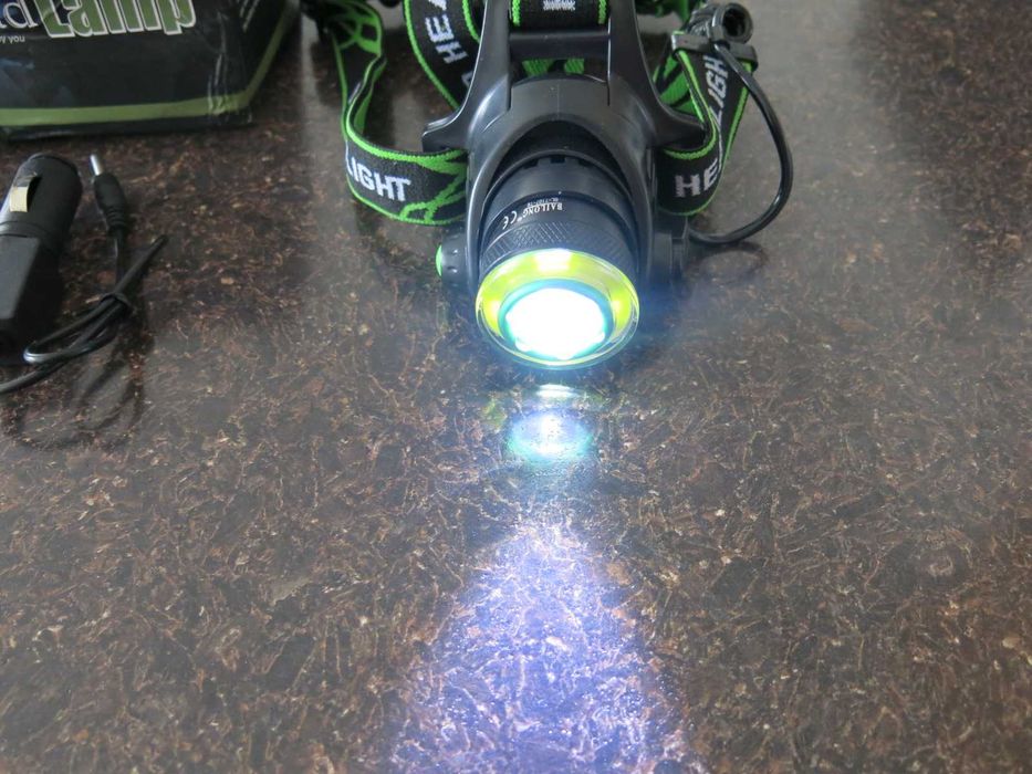 LED челник със зарядно за кола