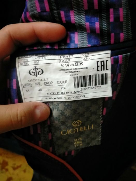 Продается костюм (педжак и брюки)