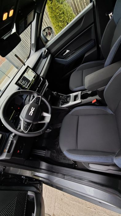 PRET:19.700  DACIA Duster 3 GPL ,2025 Journey Eco G-100 ,ca NOUĂ!