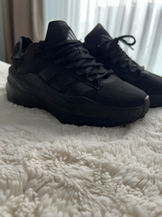 Дамски маратонки Adidas Avryn_X с мрежа