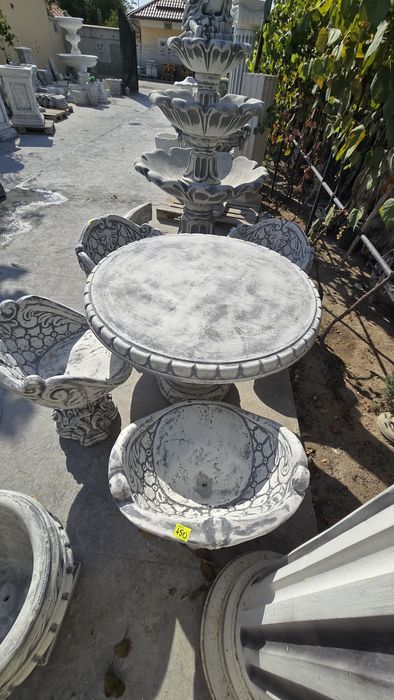 Masa și scaun din beton/jardiniere și faraoni /Lei și cismele