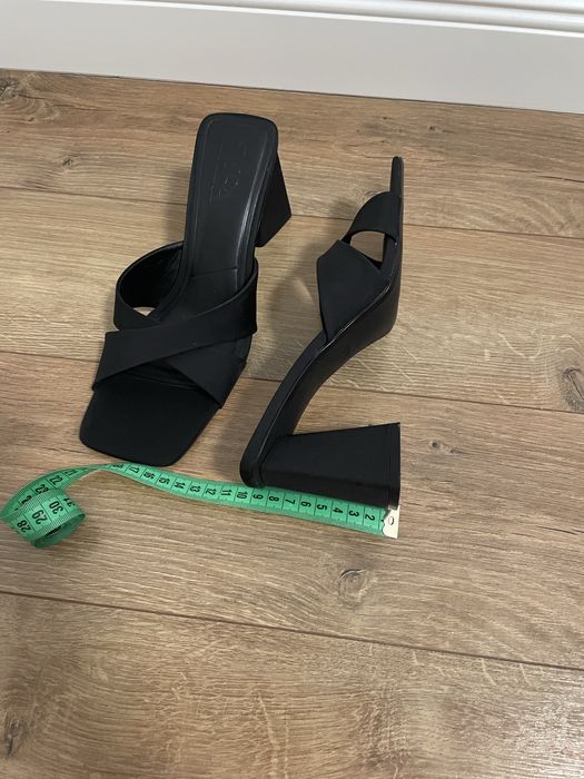 Sandale cu toc, incrucisate Zara