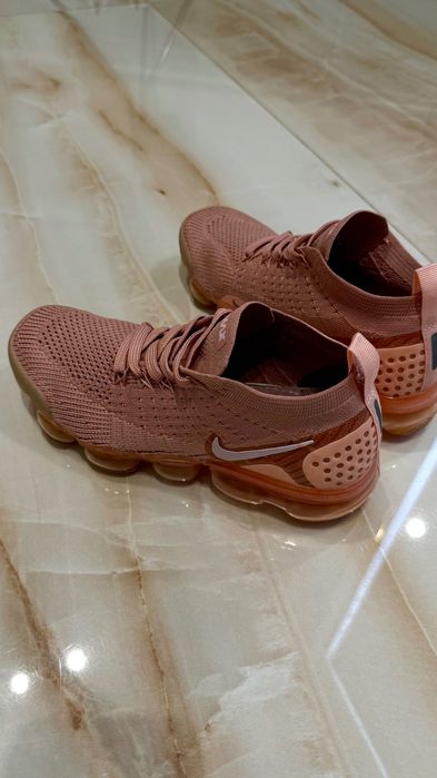Nike дамски маратонки в розово