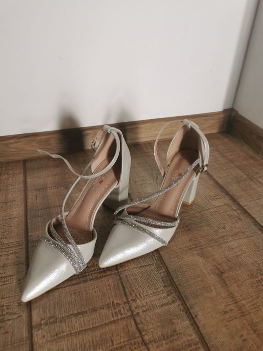 Pantofi eleganți