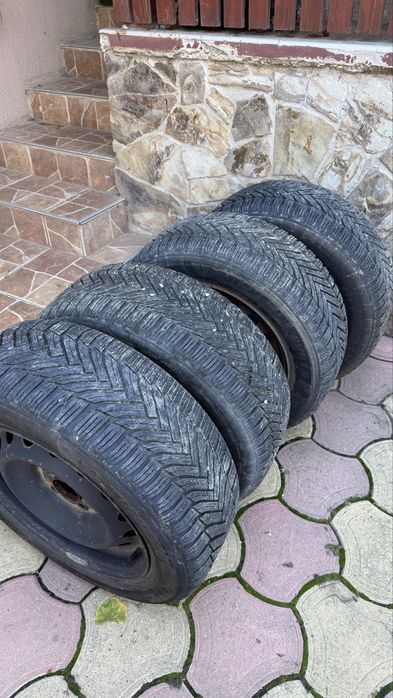 Set 4 roți iarnă 215/55 R16 - Michelin Alpin pe jante de tablă (5 prezoane)