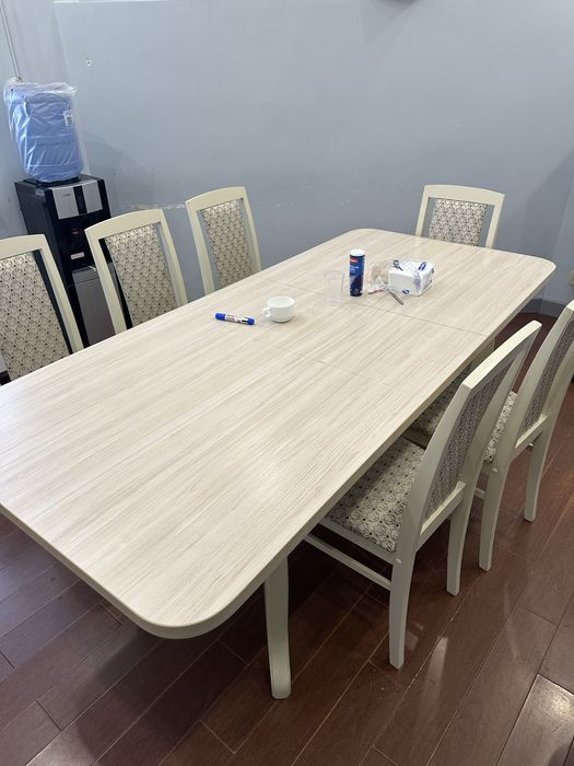 Кухонный стол со стульями